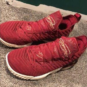 Lebron 16 king shoes